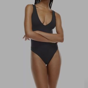 Aritzia Babaton Contour V-Neck Bodysuit Black Size M BNWT